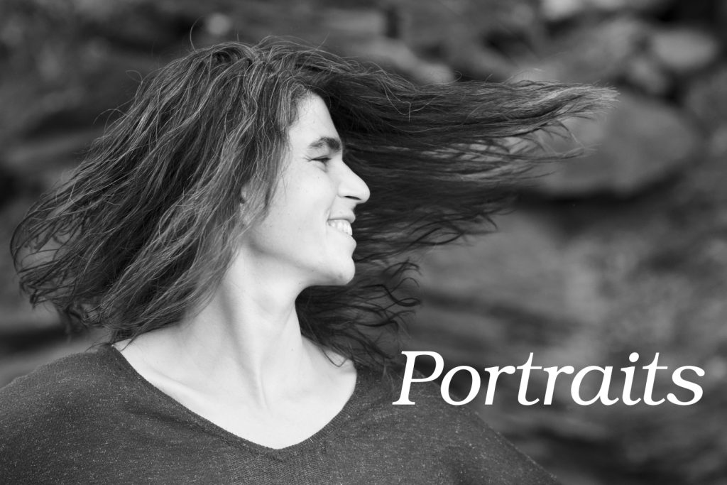 Portrait d'Hanna MALHAS en noir et blanc, image de page d'accueil.