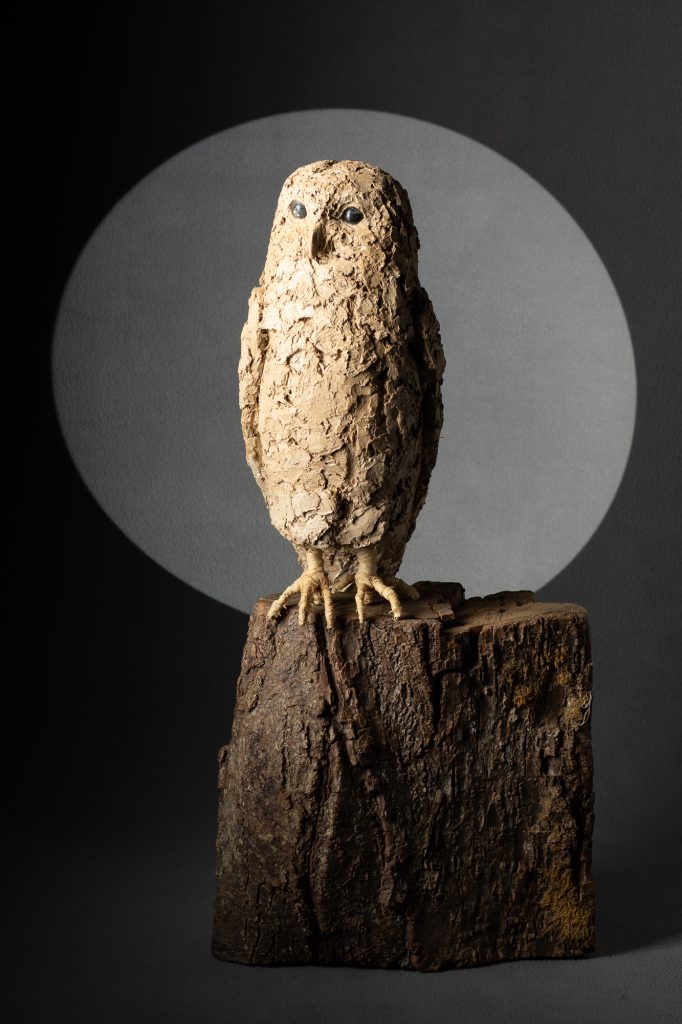 Sculpture d'une chouette réalisée par Delphine Bocquillon, à Elze dans le Gard.