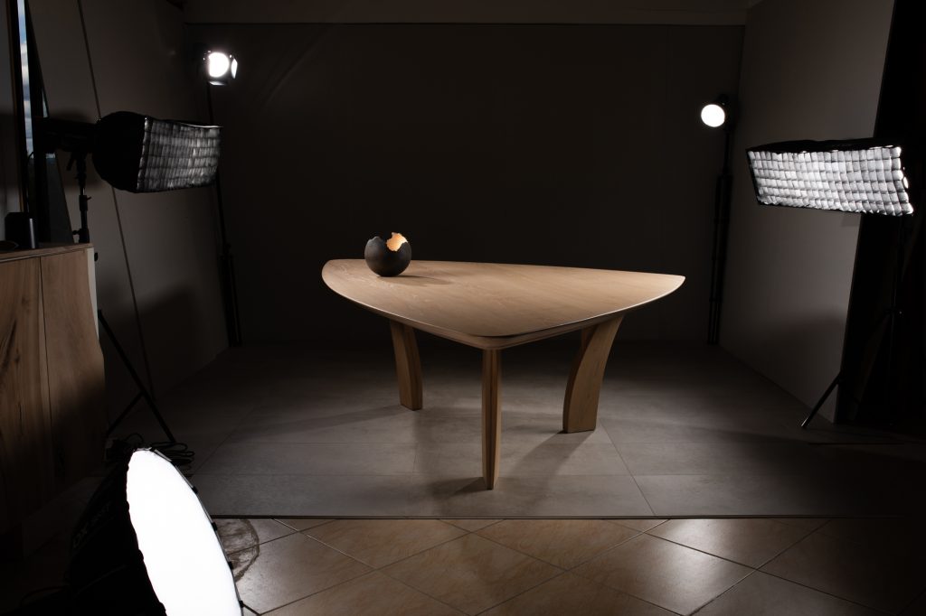 Ébéniste Thierry Dubois, art des choix du bois, photographie de studio.