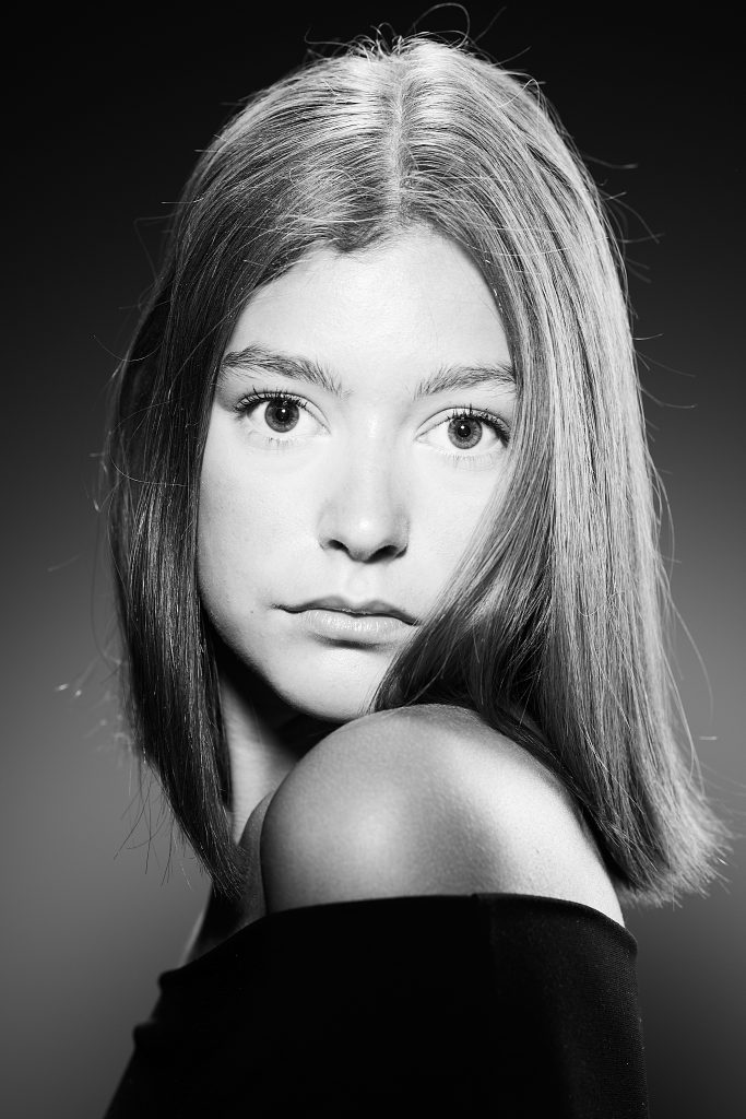 Photo de portrait, modèle: Ombline Guibert. Séance du 13 Juin 2026 au studio de Villefort, Lozère.