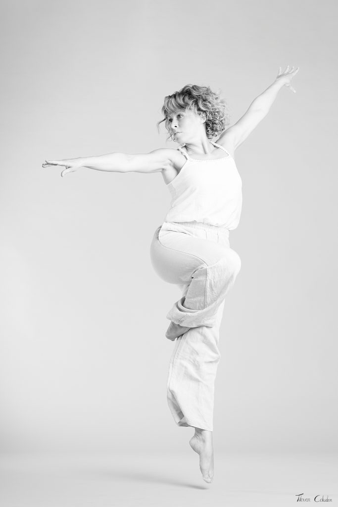Photographie de danse avec Justine. Séance du 27 Juillet 2026 au studio de Villefort, Lozère.