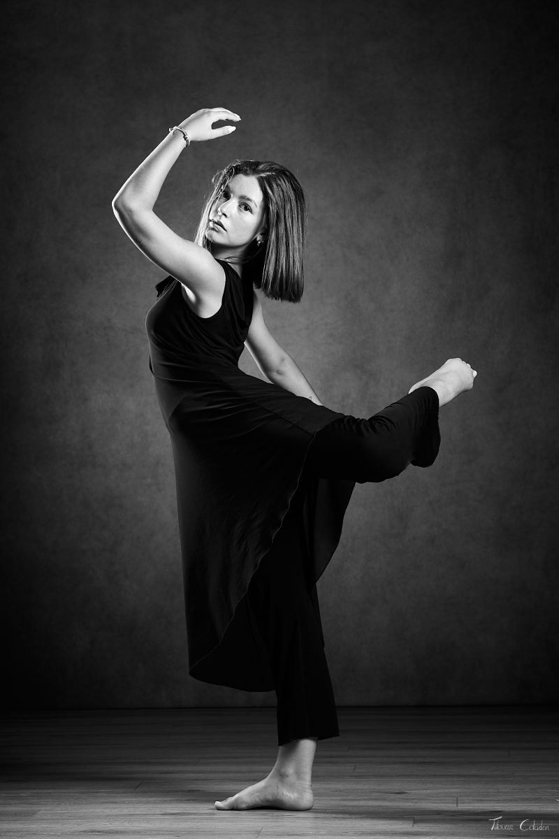 Photo de danse, modèle: Ombline Guibert. Séance du 13 Juin 2026 au studio de Villefort, Lozère.