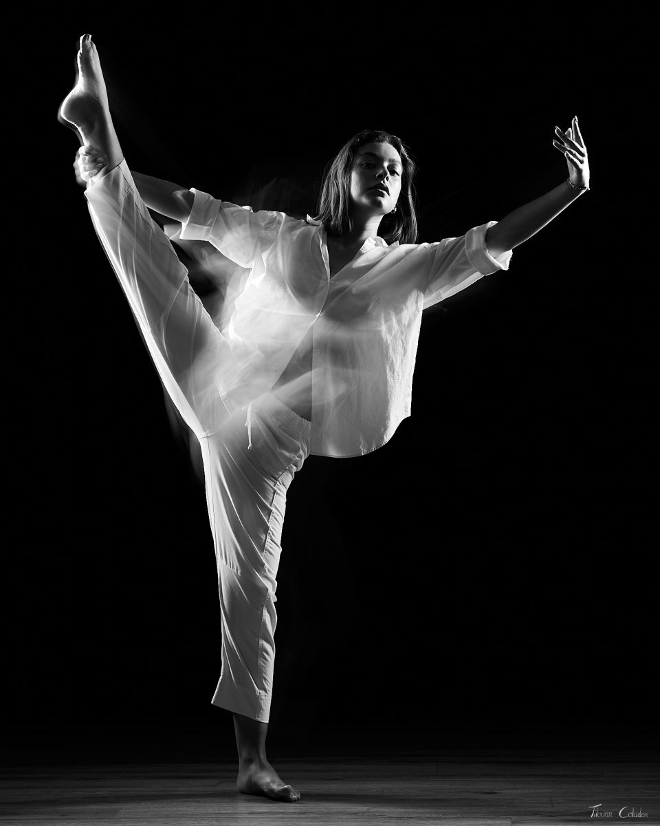Photo de danse, modèle: Ombline Guibert. Séance du 13 Juin 2026 au studio de Villefort, Lozère.