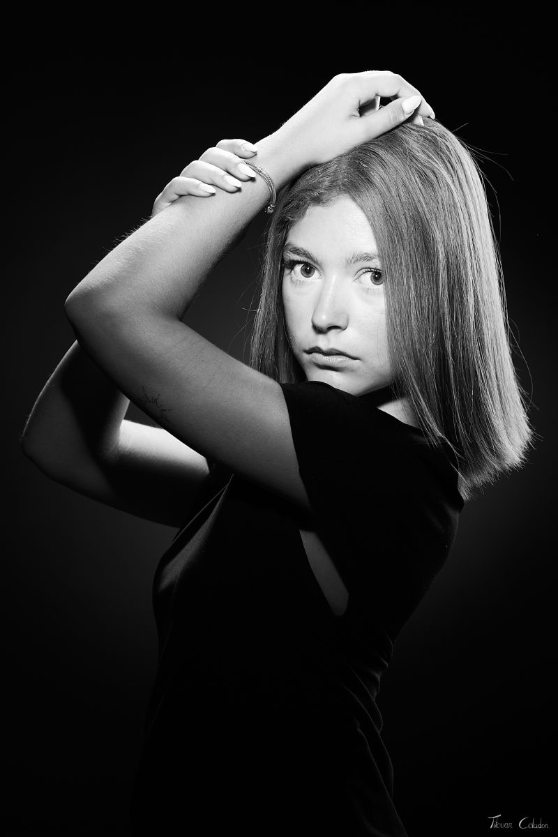 Photo de portrait, modèle: Ombline Guibert. Séance du 13 Juin 2026 au studio de Villefort, Lozère.