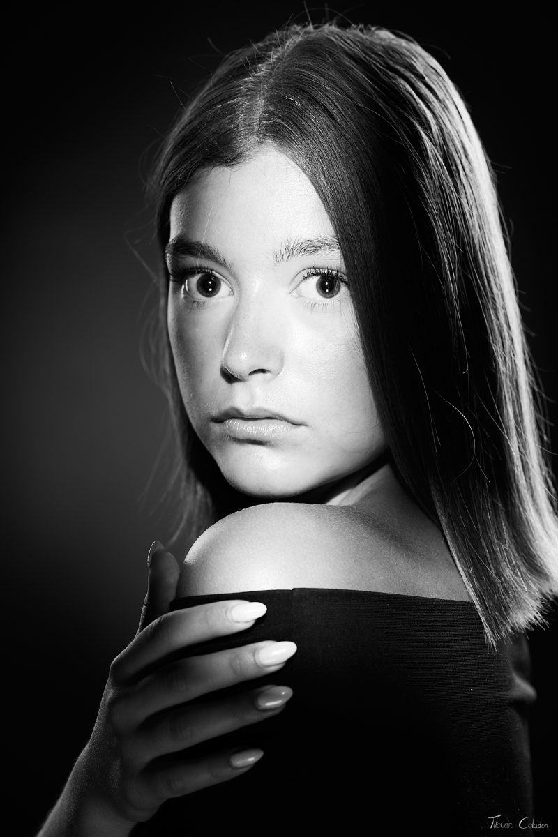 Photo de portrait, modèle: Ombline Guibert. Séance du 13 Juin 2026 au studio de Villefort, Lozère.