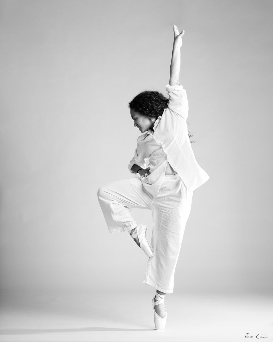 Photo de danse, modèle: Yuselys. Séance du 7 Juillet 2026 au studio de Villefort, Lozère.