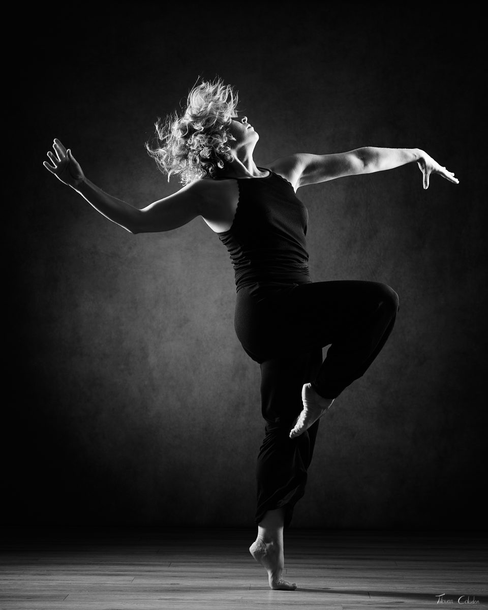 Photographie de danse avec Justine. Séance du 27 Juillet 2026 au studio de Villefort, Lozère.