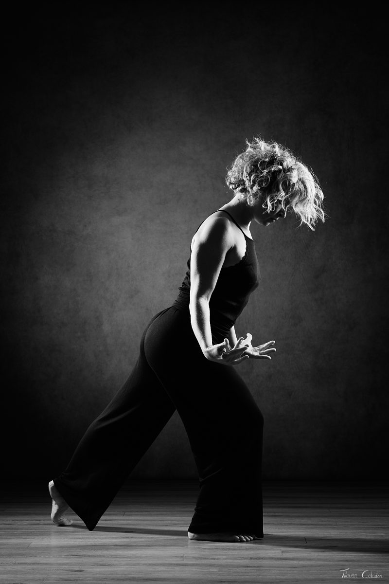Photographie de danse avec Justine. Séance du 27 Juillet 2026 au studio de Villefort, Lozère.
