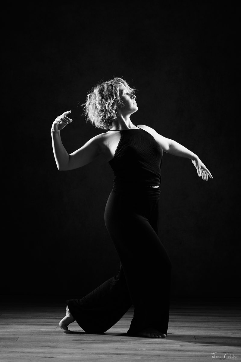 Photographie de danse avec Justine. Séance du 27 Juillet 2026 au studio de Villefort, Lozère.