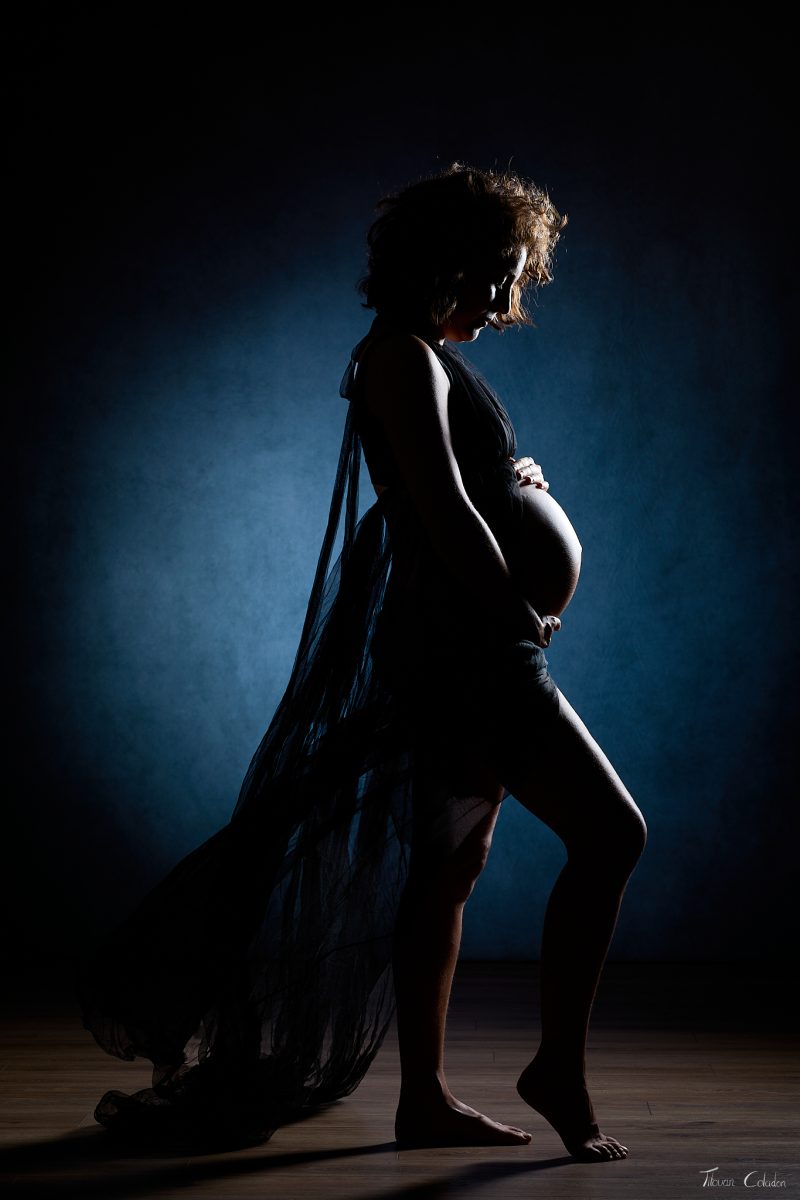 Photographie de grossesse avec Mariane. Séance du 3 Août 2026 au studio de Villefort, Lozère.