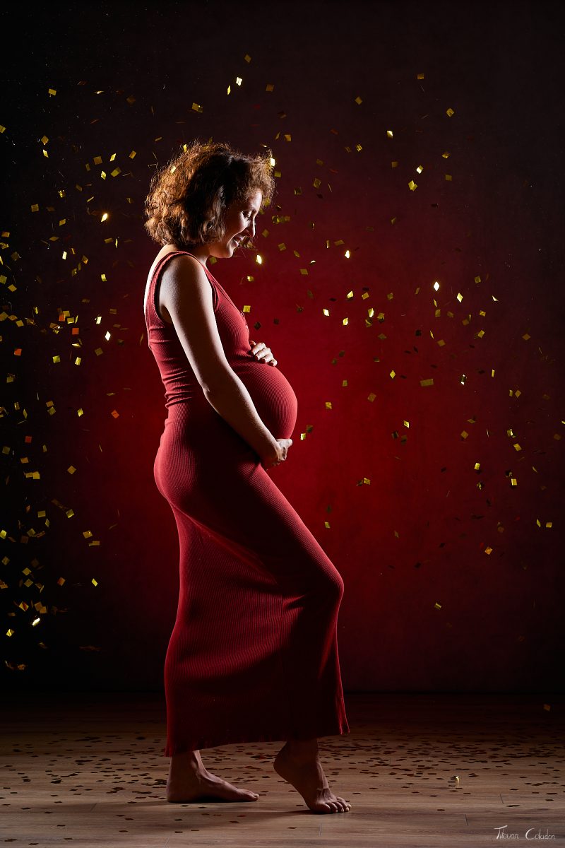 Photographie de grossesse avec Mariane. Séance du 3 Août 2026 au studio de Villefort, Lozère.