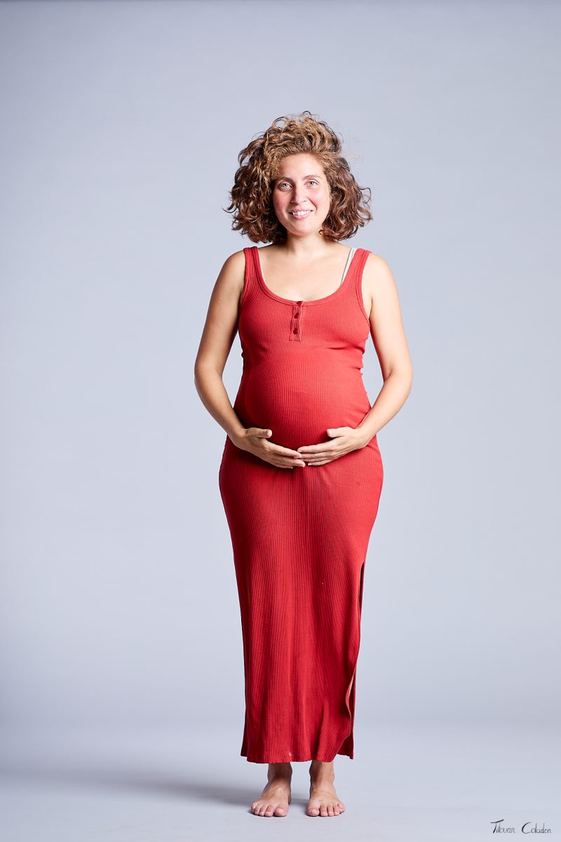 Photographie de grossesse avec Mariane. Séance du 3 Août 2026 au studio de Villefort, Lozère.