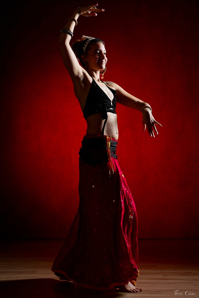 Photographie de danse avec Oriolina. Séance du 17 Août 2026 au studio de Villefort, Lozère.