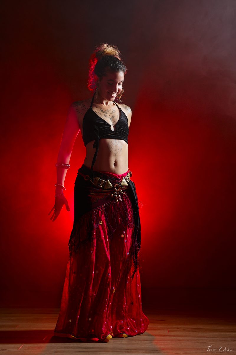 Photographie de danse avec Oriolina. Séance du 17 Août 2026 au studio de Villefort, Lozère.