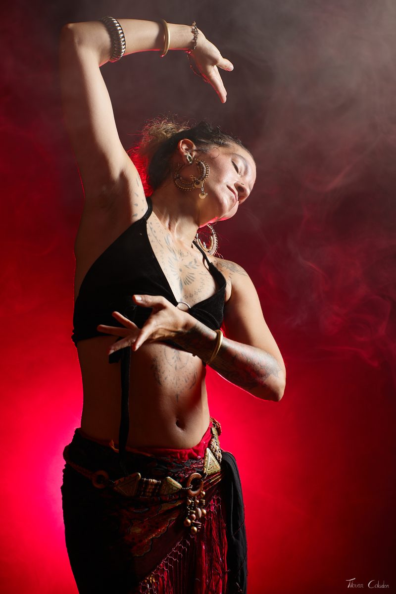 Photographie de danse avec Oriolina. Séance du 17 Août 2026 au studio de Villefort, Lozère.