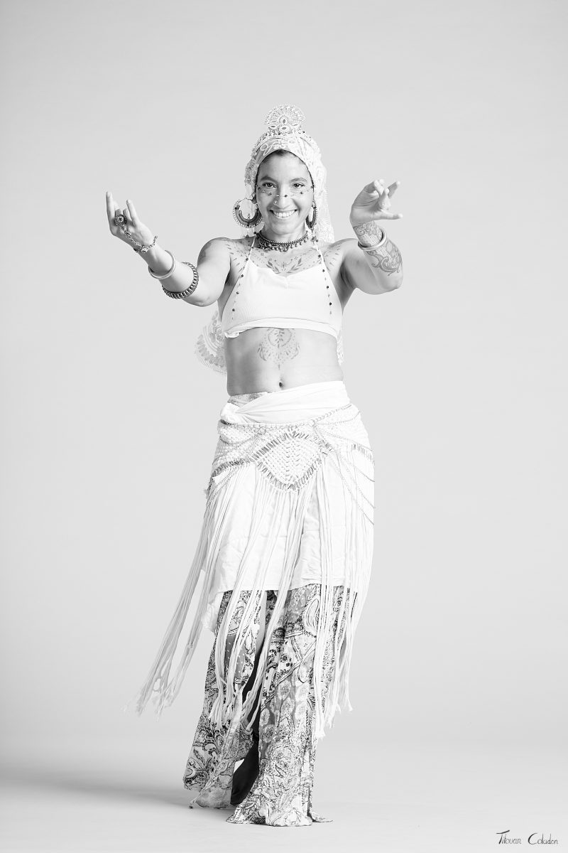 Photographie de danse avec Oriolina. Séance du 17 Août 2026 au studio de Villefort, Lozère.