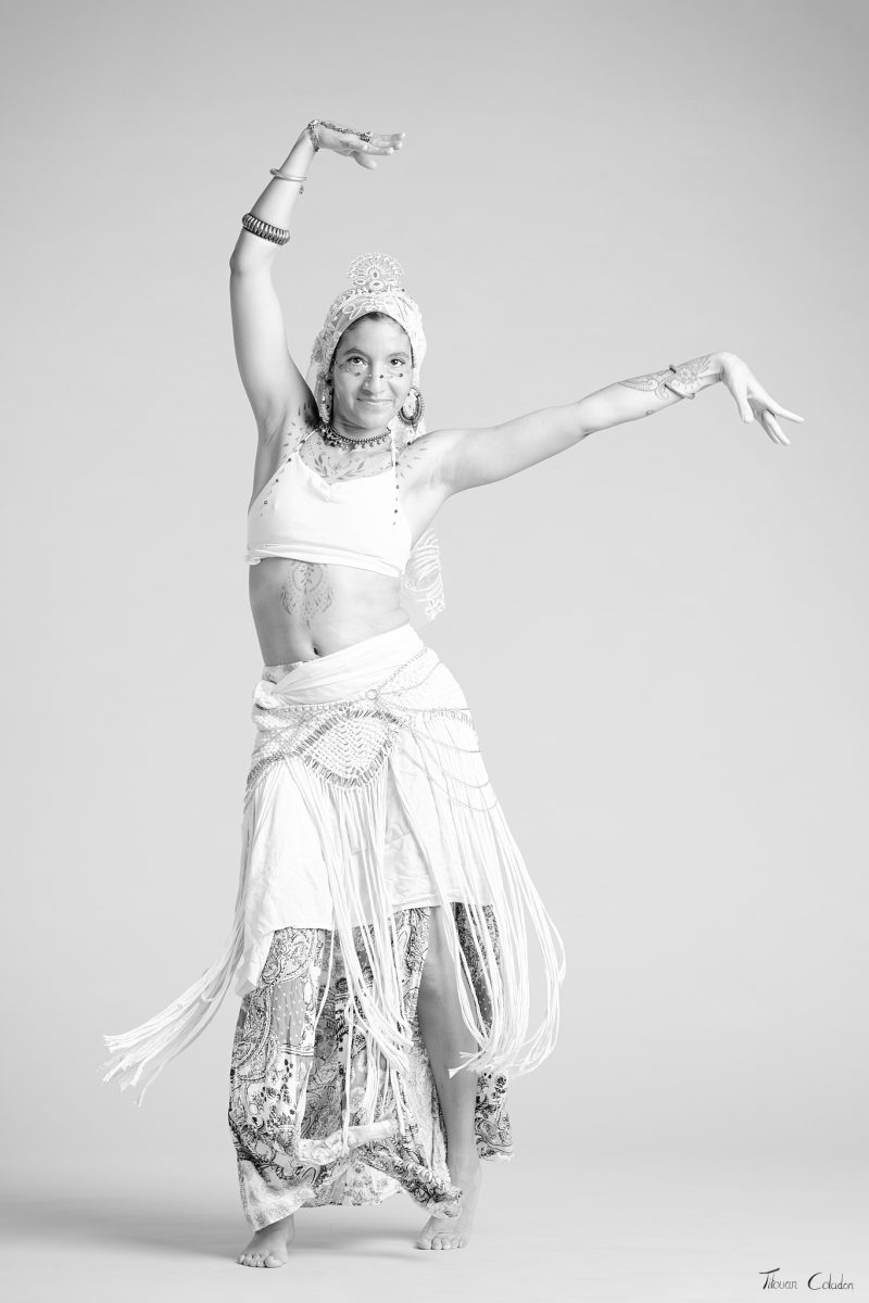 Photographie de danse avec Oriolina. Séance du 17 Août 2026 au studio de Villefort, Lozère.