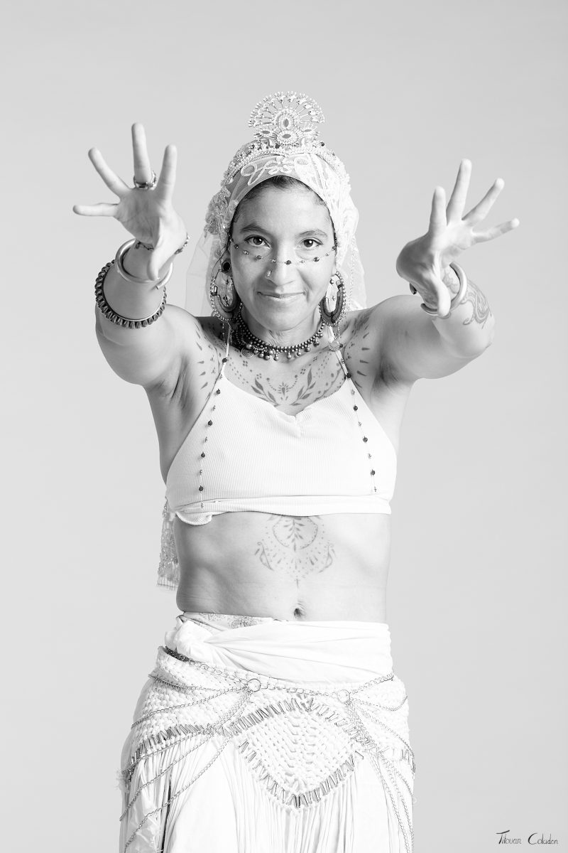 Photographie de danse avec Oriolina. Séance du 17 Août 2026 au studio de Villefort, Lozère.