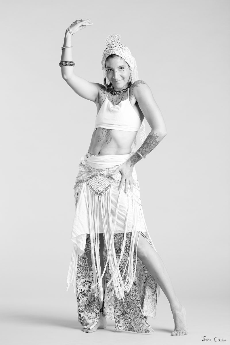 Photographie de danse avec Oriolina. Séance du 17 Août 2026 au studio de Villefort, Lozère.