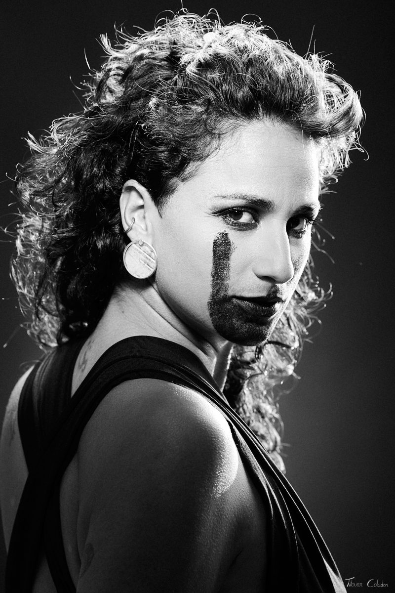 Photographie de mode et bijoux avec Tilia (modèle et créatrice de bijoux) et Bulle de paillettes (make up artiste). Séance du 16 Septembre 2026 au studio de Villefort, Lozère.