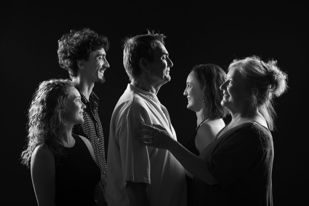 Photo de famille, Léa, Grégoire, Luc, Daphné, Isabelle. Séance du 29 Juillet 2025 à Lavilledieu, Ardèche.