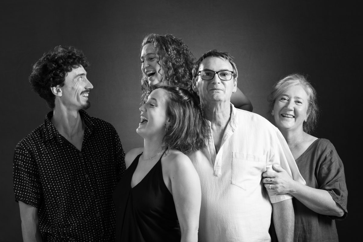 Photo de famille, Léa, Grégoire, Luc, Daphné, Isabelle. Séance du 29 Juillet 2025 à Lavilledieu, Ardèche.