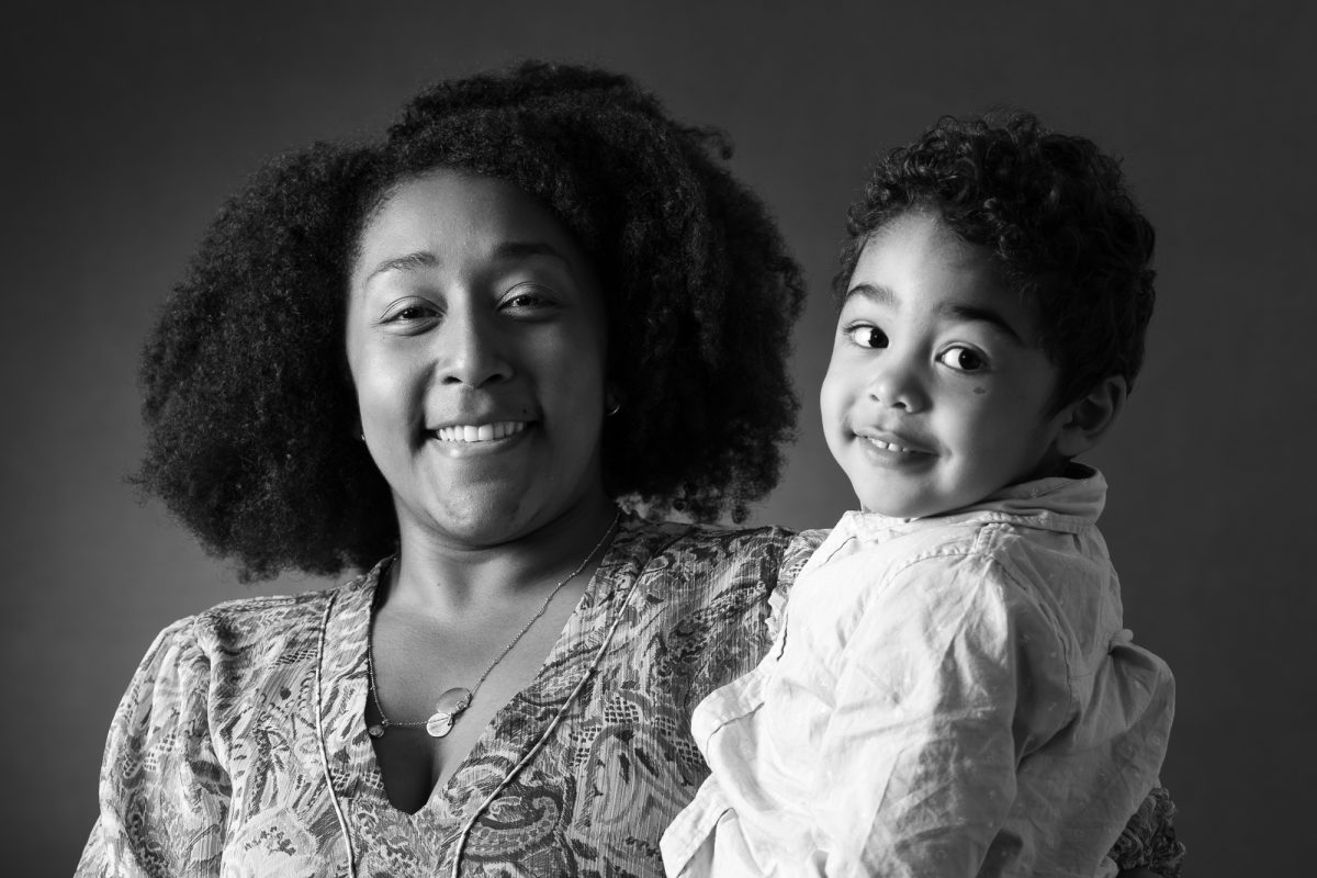 Photographie de la famille de Clémence en noir et blanc, séance du jeudi 8 Mai 2025 à Lavilledieu, Ardèche
