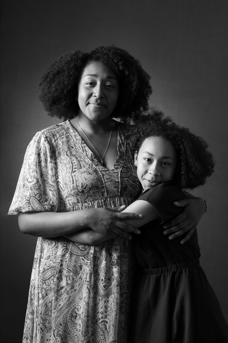 Photographie de la famille de Clémence en noir et blanc, séance du jeudi 8 Mai 2025 à Lavilledieu, Ardèche