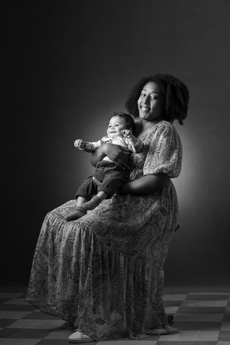Photographie de la famille de Clémence en noir et blanc, séance du jeudi 8 Mai 2025 à Lavilledieu, Ardèche