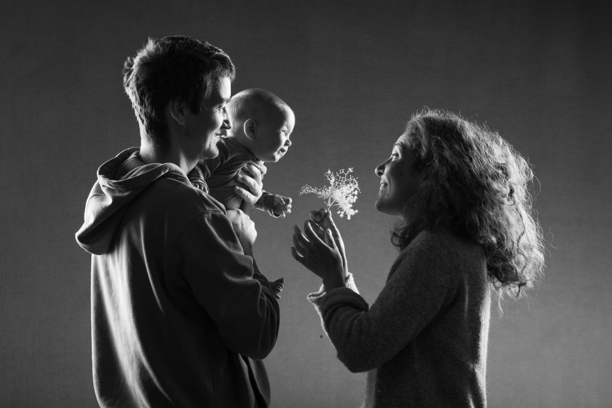 Photo de famille, Marianne, Rémy et Nae. Séance du 19 Mai 2025 à la Boissière, Gard.