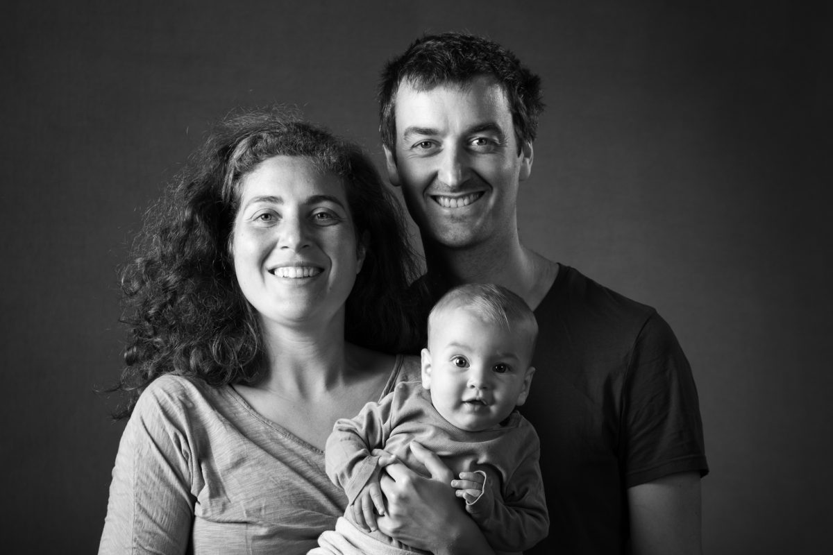 Photo de famille, Marianne, Rémy et Nae. Séance du 19 Mai 2025 à la Boissière, Gard.