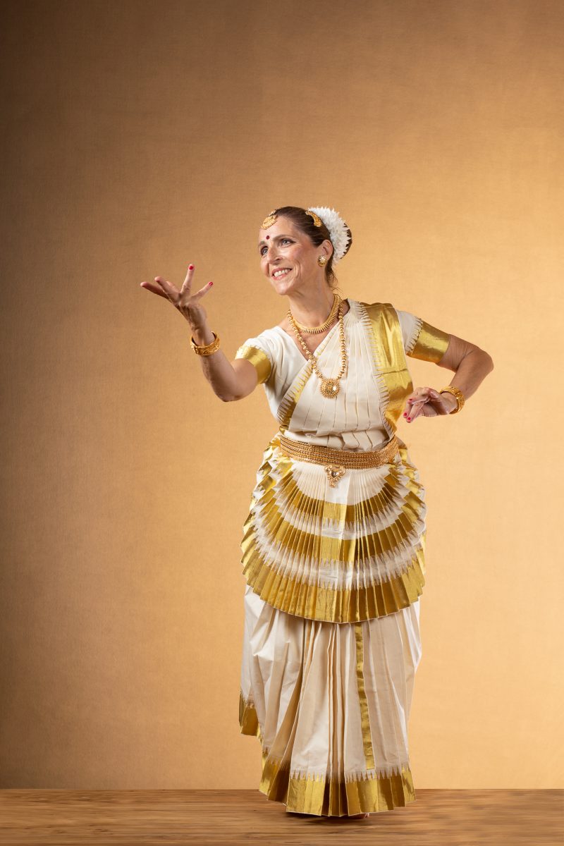 Photo de Meera, danse Mohiniyattam. Séance du 26 Mai 2025 à la Boissière, Gard.
