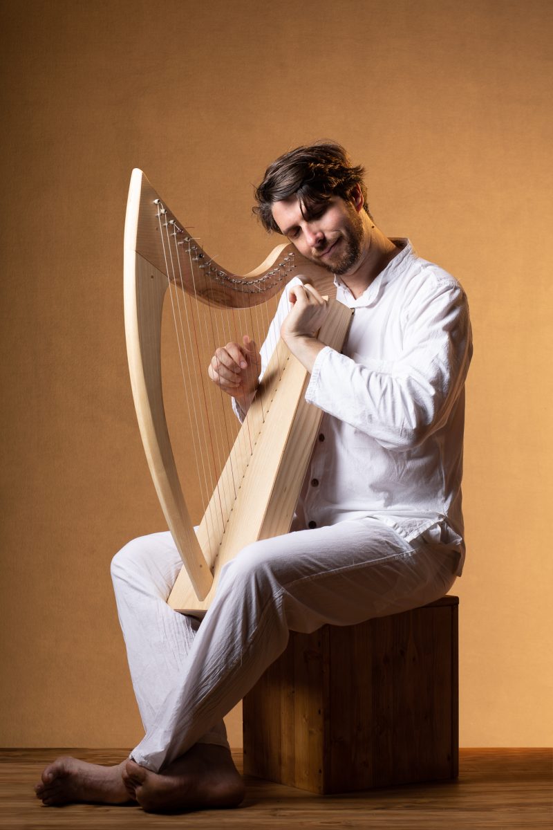 Photo de Rémi Garcia Kerviel, musicothérapeute. Séance du 1 Juin 2025 à la Boissière, Gard.