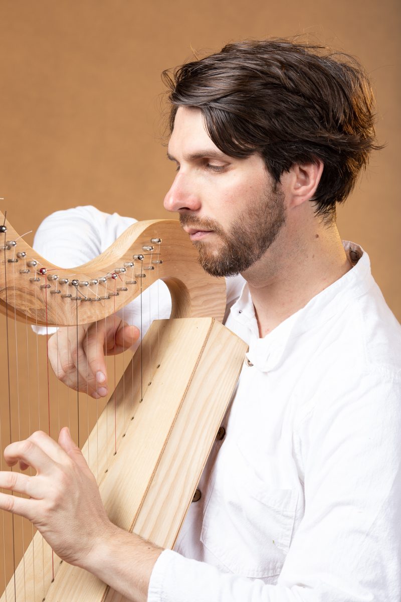 Photo de Rémi Garcia Kerviel, musicothérapeute. Séance du 1 Juin 2025 à la Boissière, Gard.