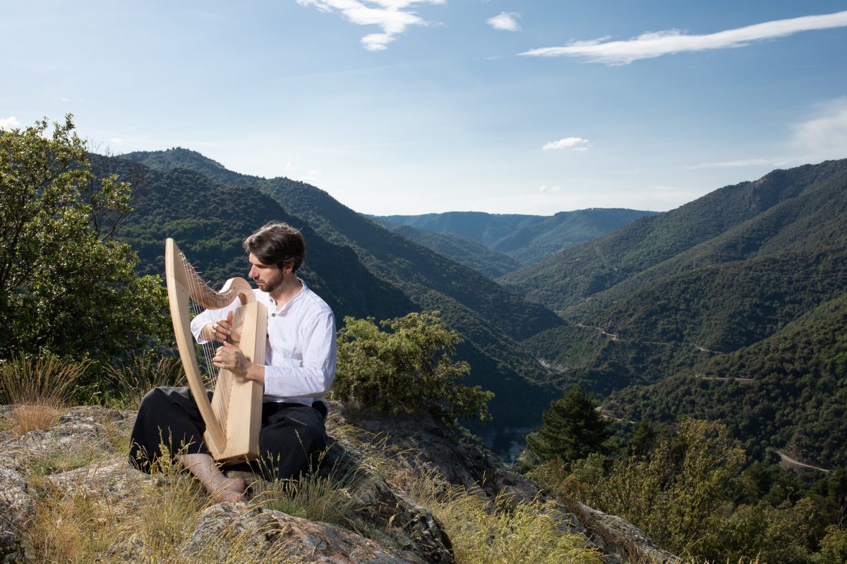 Photo de Rémi Garcia Kerviel, musicothérapeute. Séance du 3 Juin 2025 à la Boissière, Gard.