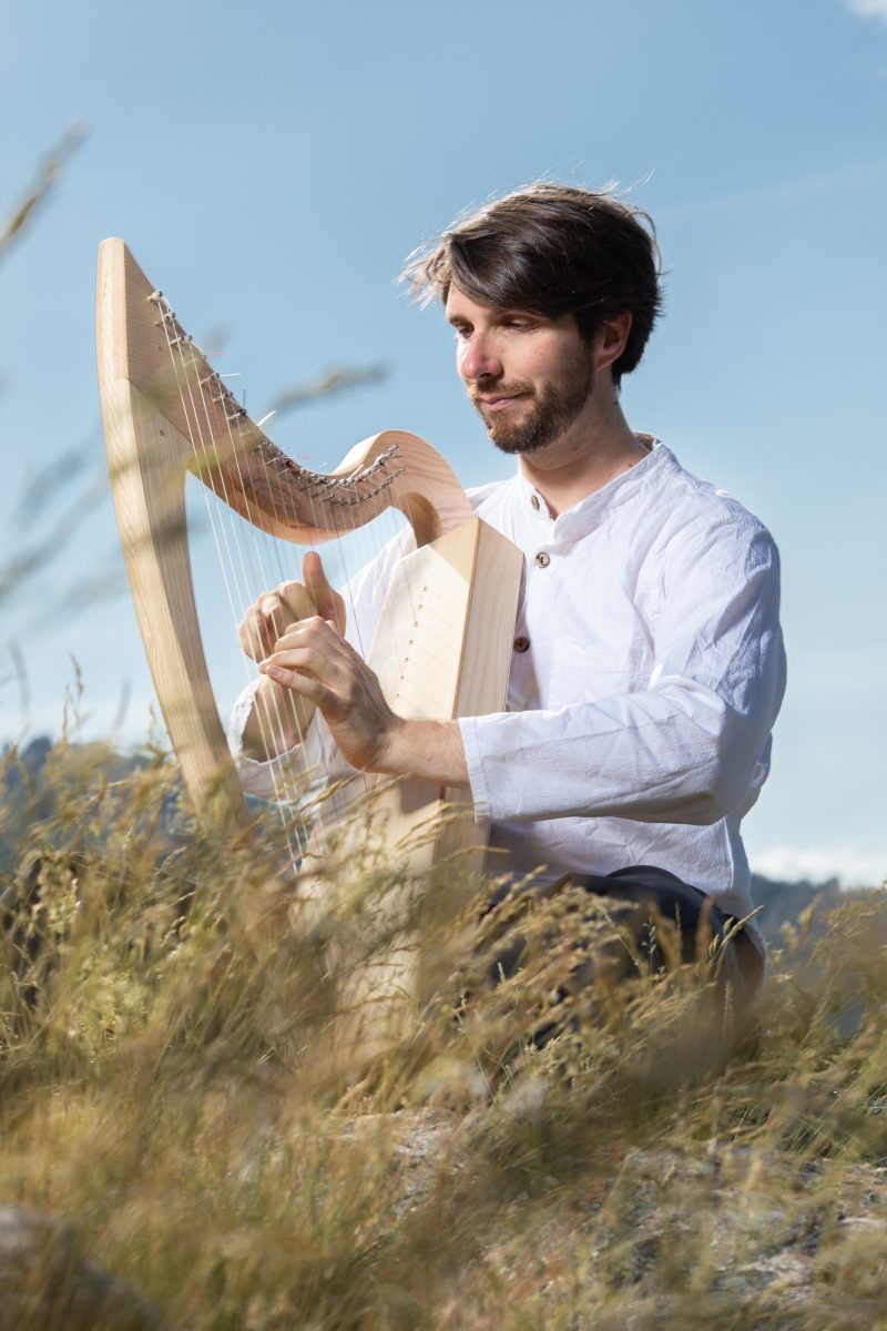 Photo de Rémi Garcia Kerviel, musicothérapeute. Séance du 3 Juin 2025 à la Boissière, Gard.