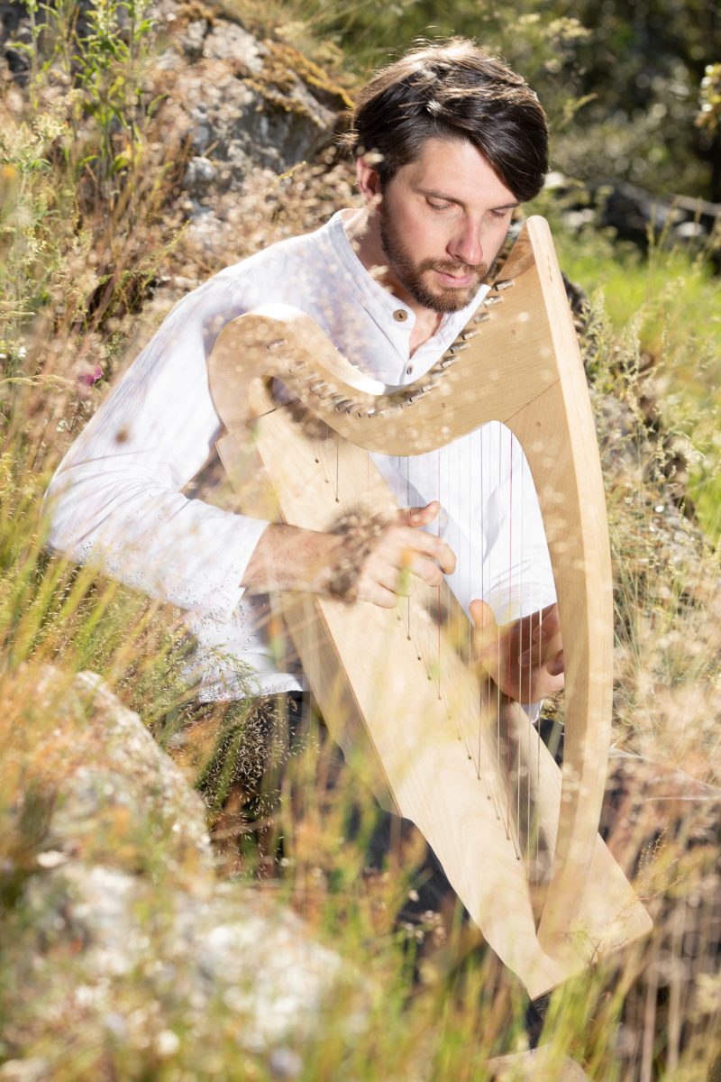 Photo de Rémi Garcia Kerviel, musicothérapeute. Séance du 3 Juin 2025 à la Boissière, Gard.