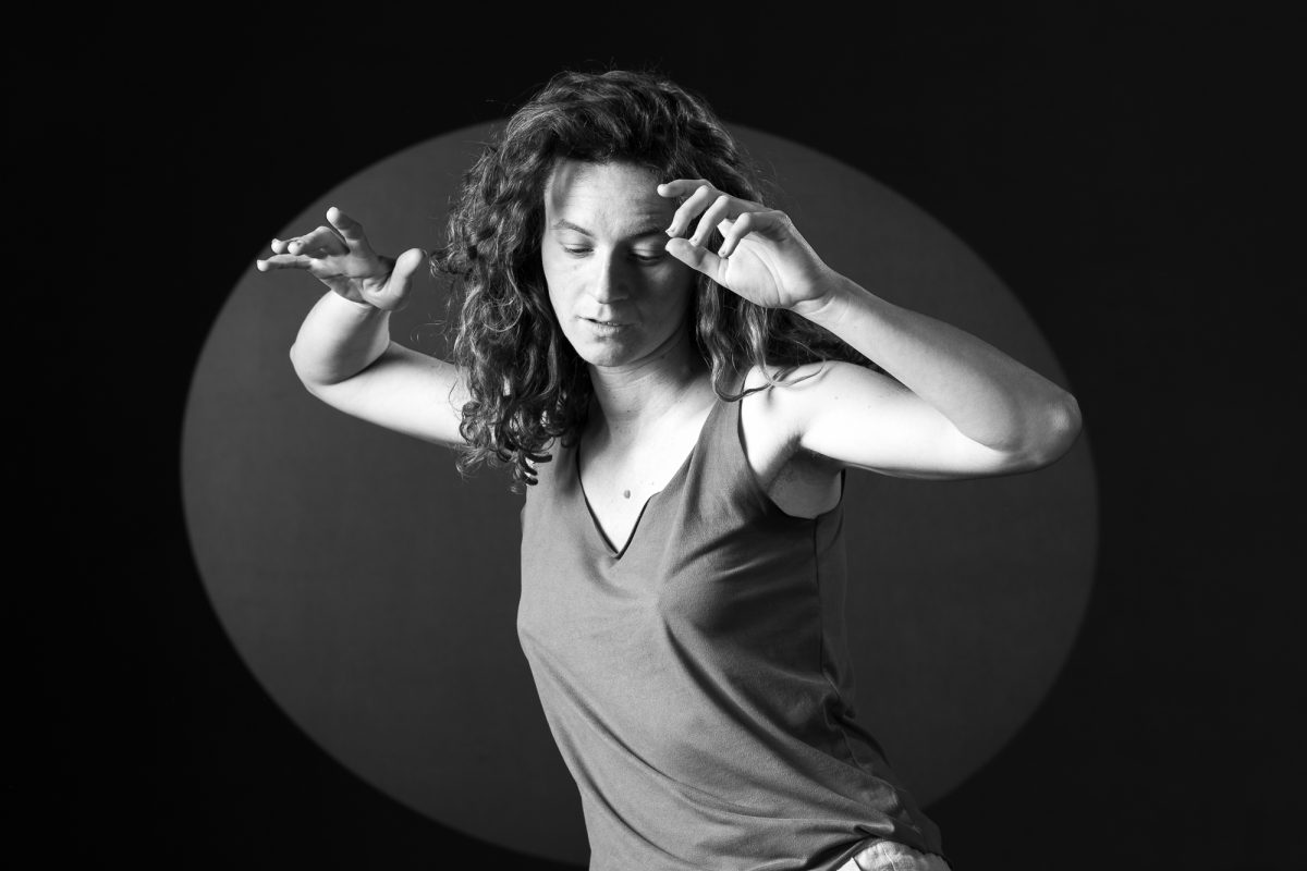 Photo de Sophie Boissonnet, danseuse. Séance du 20 Mai 2025 à la Boissière, Gard.