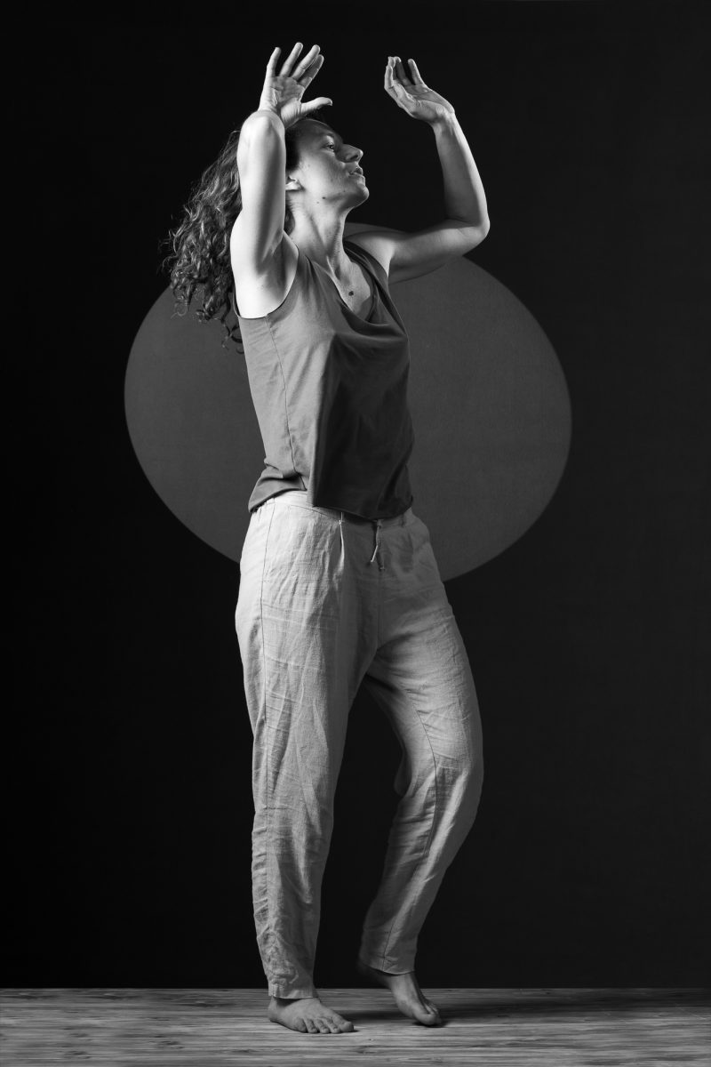 Photo de Sophie Boissonnet, danseuse. Séance du 20 Mai 2025 à la Boissière, Gard.