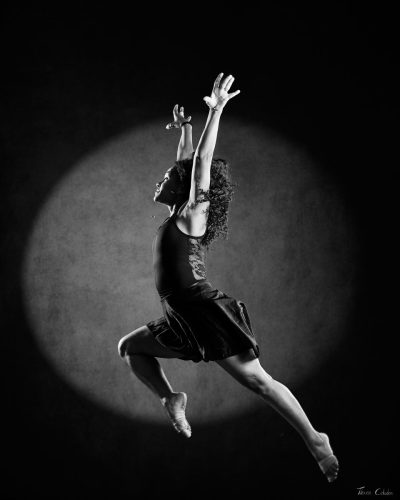 Photo de danse, modèle: Yuselys. Séance du 7 Juillet 2026 au studio de Villefort, Lozère.