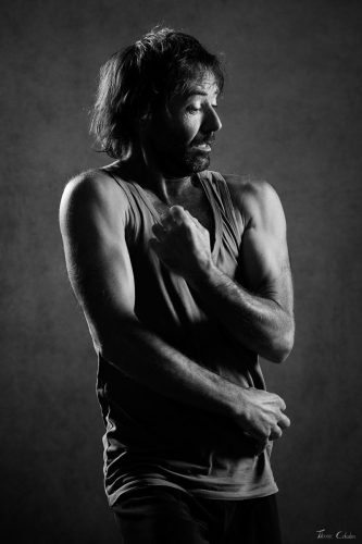 Photo de danse, modèle: Jean Charles. Séance du 24 Juillet 2026 au studio de Villefort, Lozère.