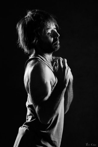 Photo de danse, modèle: Jean Charles. Séance du 24 Juillet 2026 au studio de Villefort, Lozère.
