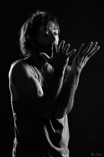 Photo de danse, modèle: Jean Charles. Séance du 24 Juillet 2026 au studio de Villefort, Lozère.