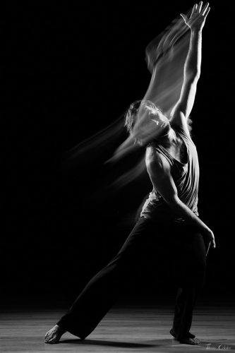 Photo de danse, modèle: Jean Charles. Séance du 24 Juillet 2026 au studio de Villefort, Lozère.