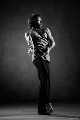 Photo de danse, modèle: Jean Charles. Séance du 24 Juillet 2026 au studio de Villefort, Lozère.