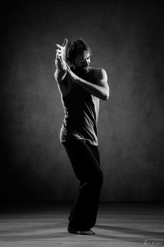 Photo de danse, modèle: Jean Charles. Séance du 24 Juillet 2026 au studio de Villefort, Lozère.