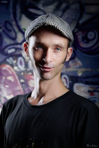 Portrait de Antony pour l’association le Rythme du Geste. Séance du 16 Août 2026 à Aubenas, Ardèche