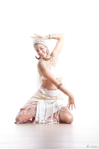 Photographie de danse avec Oriolina. Séance du 17 Août 2026 au studio de Villefort, Lozère.