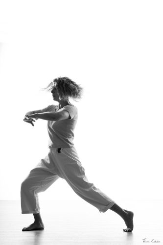 Photographie de danse avec Temmah Lindo. Séance du 25 Septembre 2026 au studio de Villefort, Lozère.