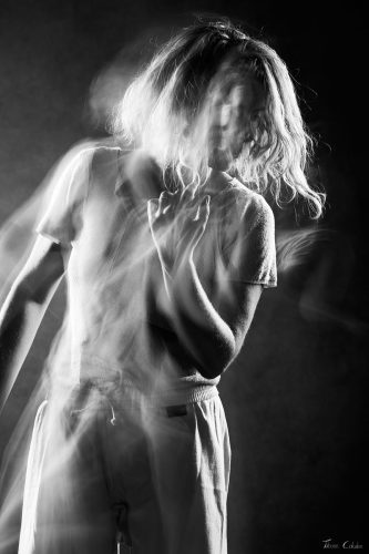 Photographie de danse avec Temmah Lindo. Séance du 25 Septembre 2026 au studio de Villefort, Lozère.